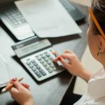 Комплексный аутсорсинг бухгалтерии: как бизнесу снизить риски и не утонуть в реформах